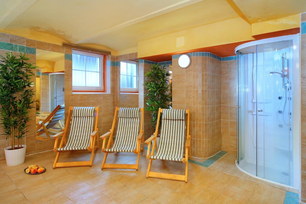Palace Club Spindleruv Mlyn Exterior foto