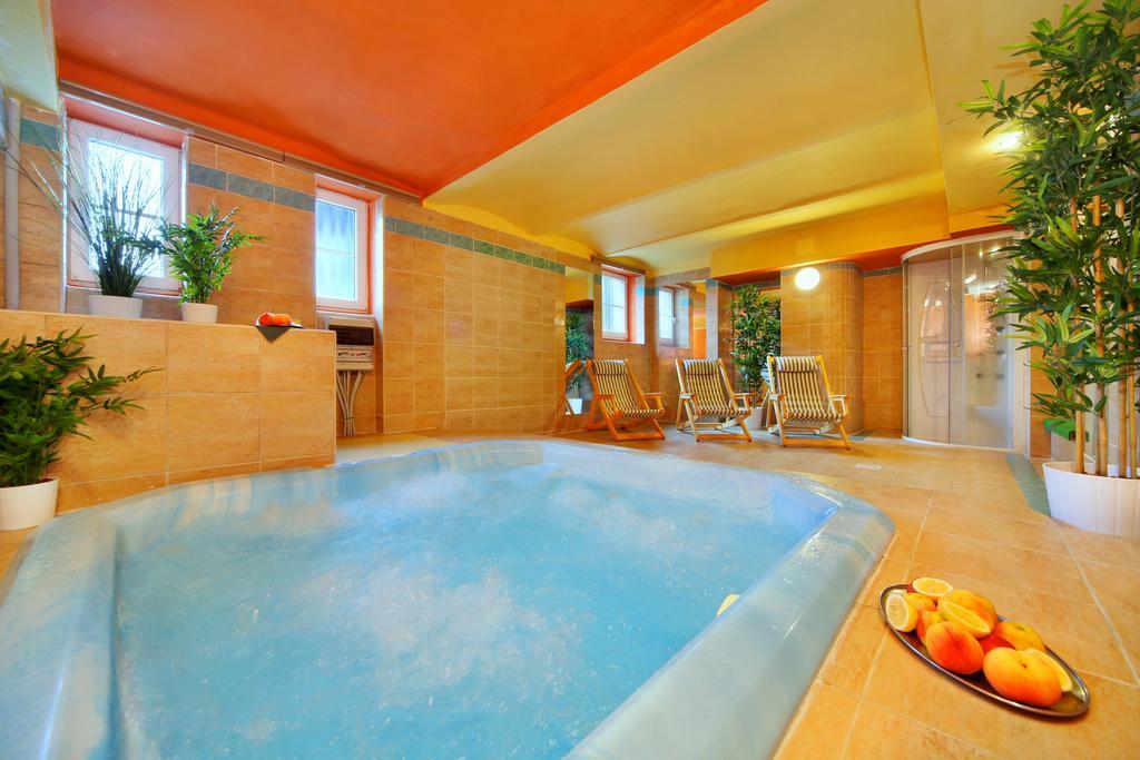 Palace Club Spindleruv Mlyn Exterior foto