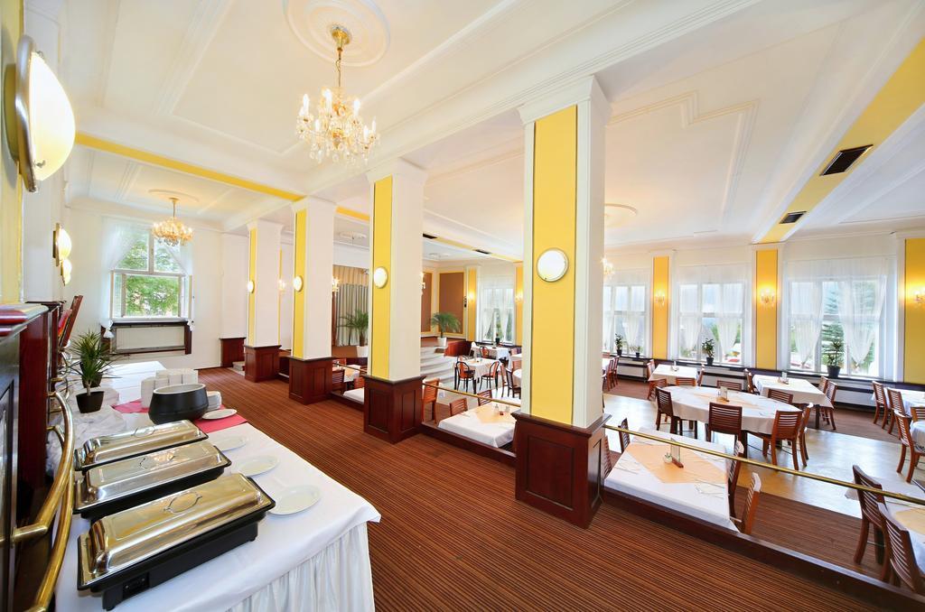 Palace Club Spindleruv Mlyn Exterior foto